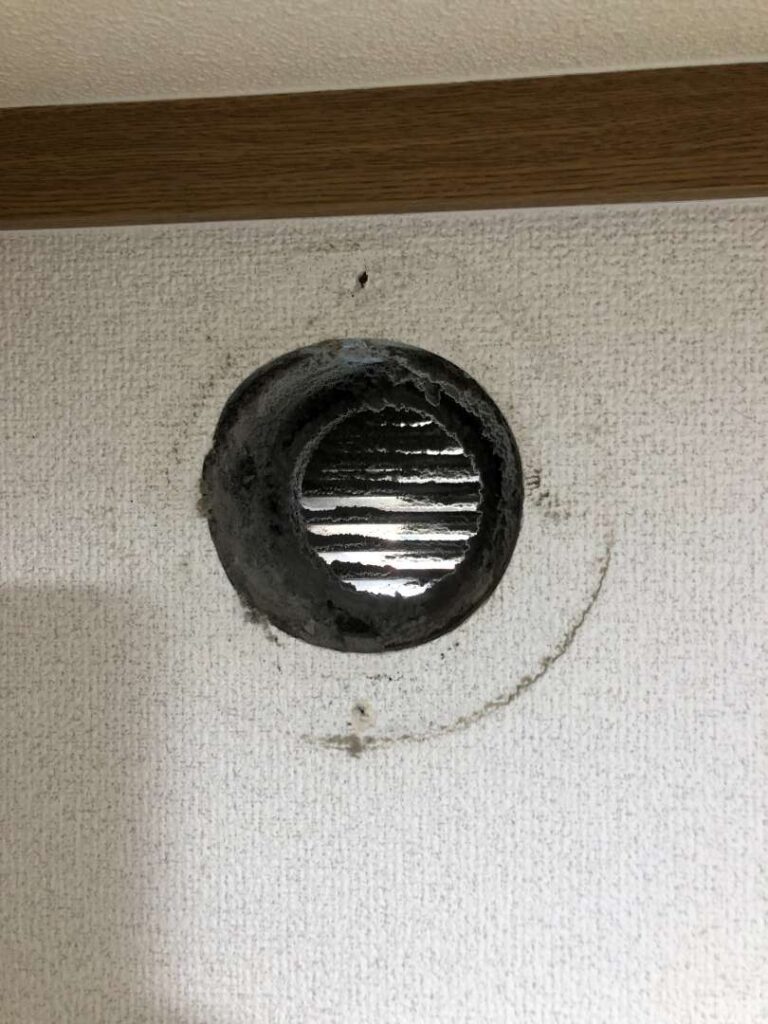 換気扇クリーニング施工中