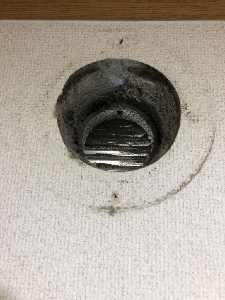 換気扇クリーニング施工中